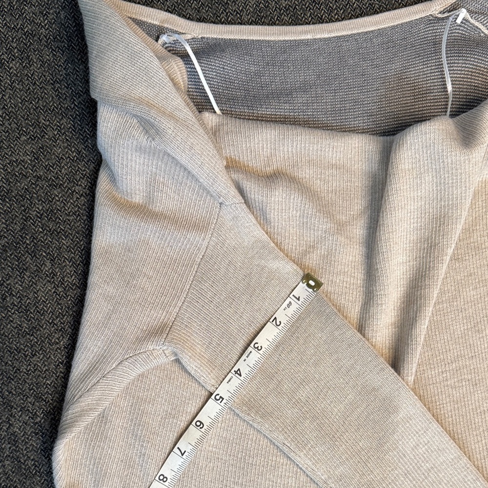 Lululemon Serenity Sweater Wrap
Heathered Cashew / Coal Reversible est 6-8 - Picture 10 of 11